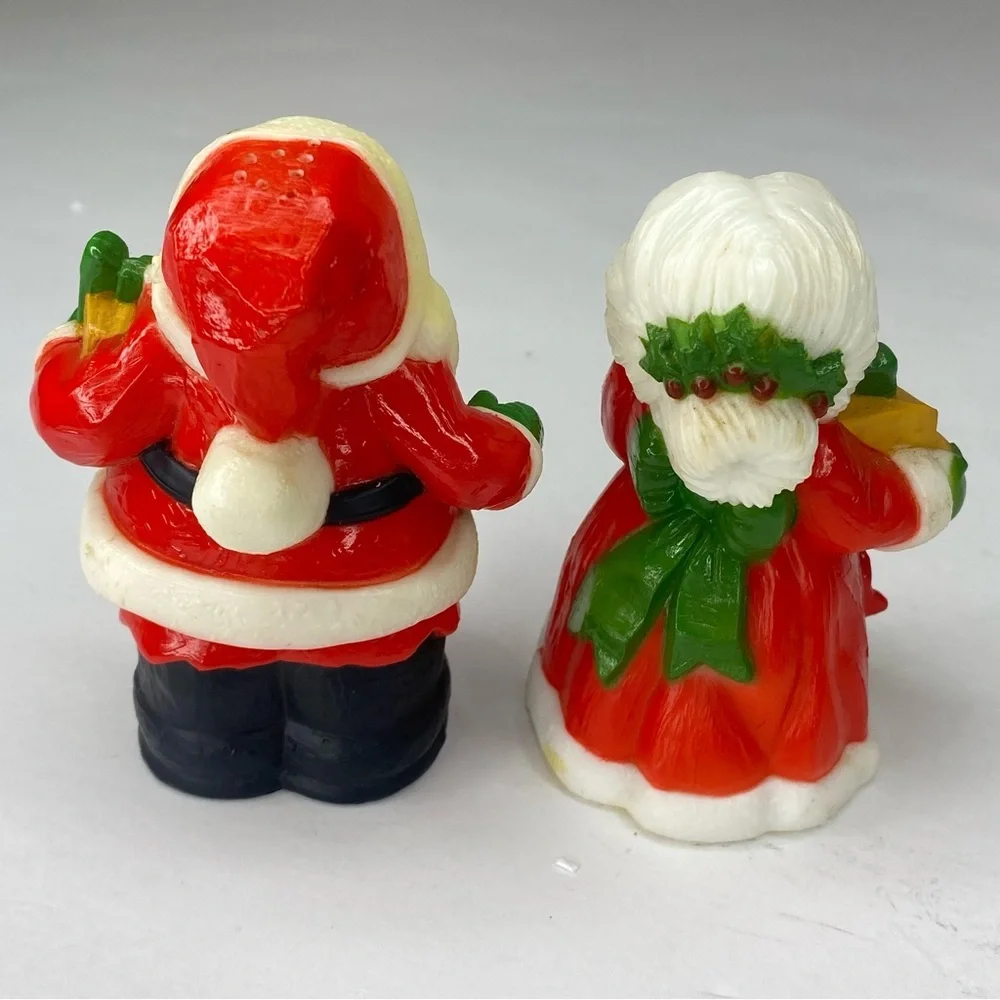 Vtg Hallmark Cards Mr and Mrs Santa Claus Christmas Salt & Pepper Shakers 1980s